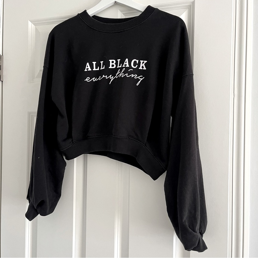 Cropped Black Sweater “All black everything” Size Small